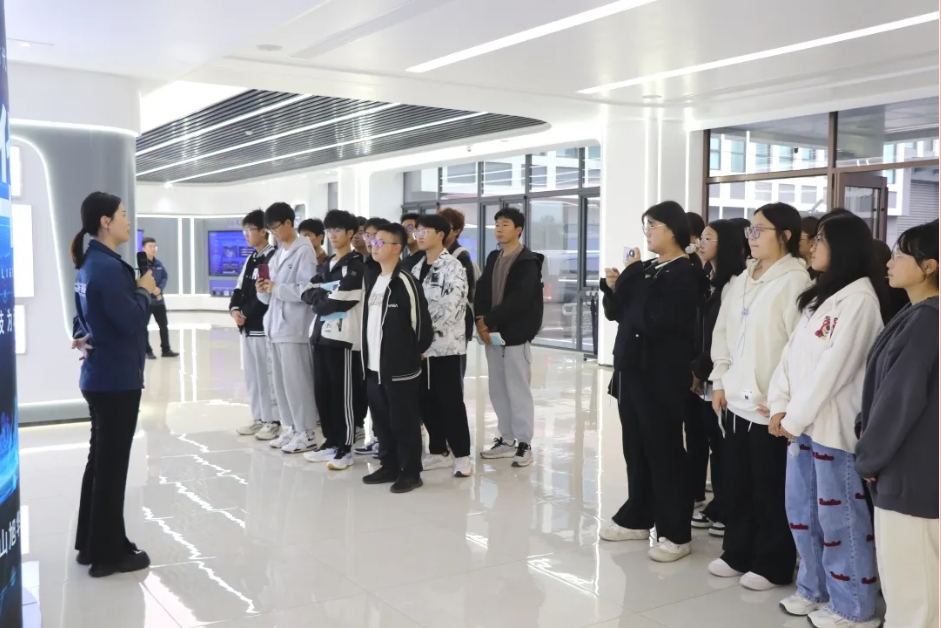 筑牢基础 展望未来 ▏唐山学院会计学院学生到PA视讯官网智能参观学习